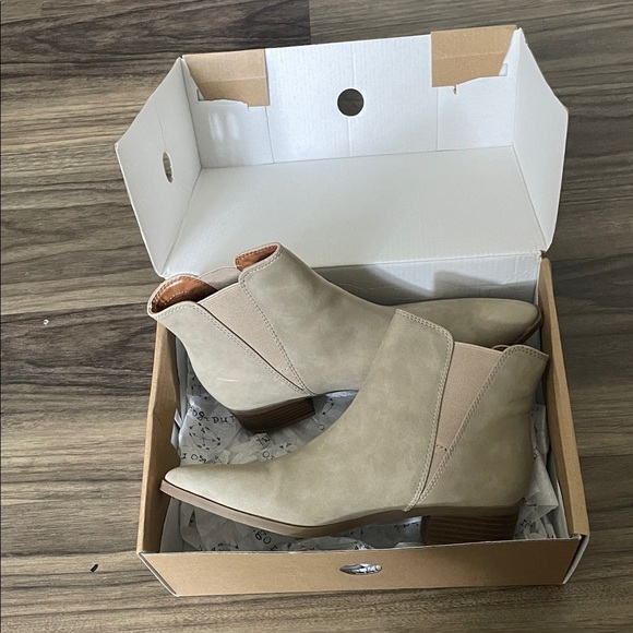 Women's Tan Ankle Boots - Picture 2 of 2